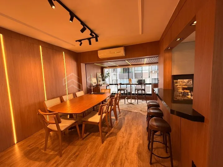 Apartamento à venda com 3 dormitórios no Centro