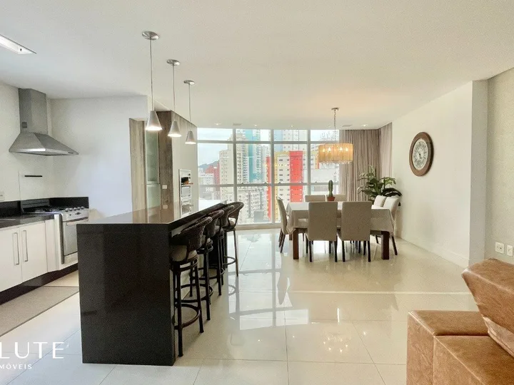 Apartamento à venda com 3 suítes na barra sul