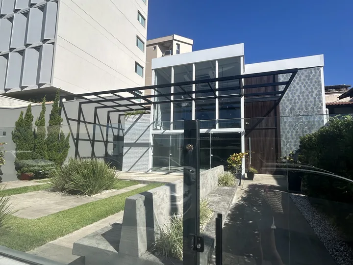 Prédio Comercial aluguel anual na Praia Brava