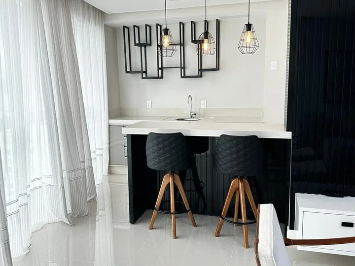 Apartamento com 3 suítes padrão FG