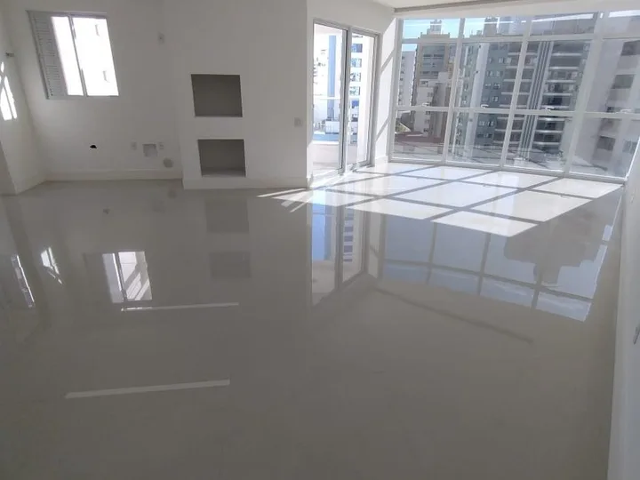 Apartamento à venda 3 suítes no Centro