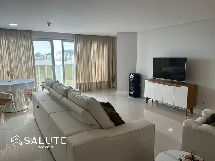 Apartamento com 3 suítes e churrasqueira.