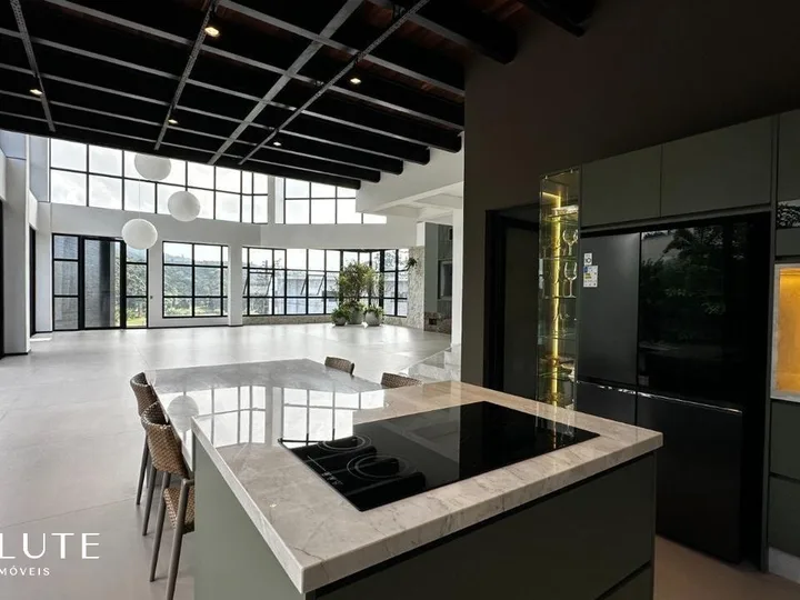 Casa à venda com 6 suítes em Ilhota