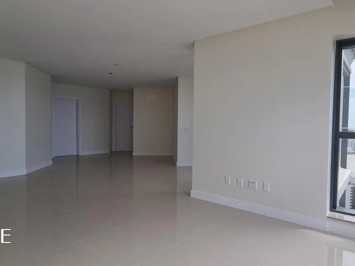 Apartamento à venda com 4 suítes no Centro