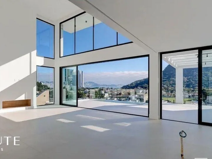 Casa à venda com 4 suítes na Barra