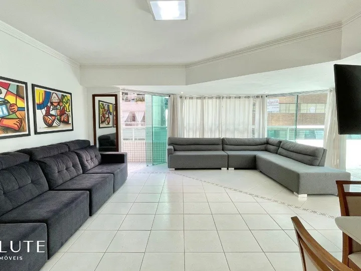 Apartamento diferenciado aluguel anual no Centro.