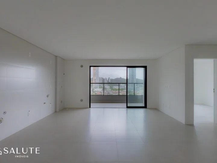 Apartamento á venda com 2 Suítes Praia Brava