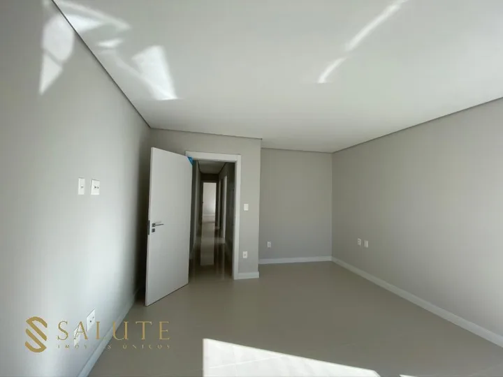 Apartamento 4 suítes Ed. Esquina Bella