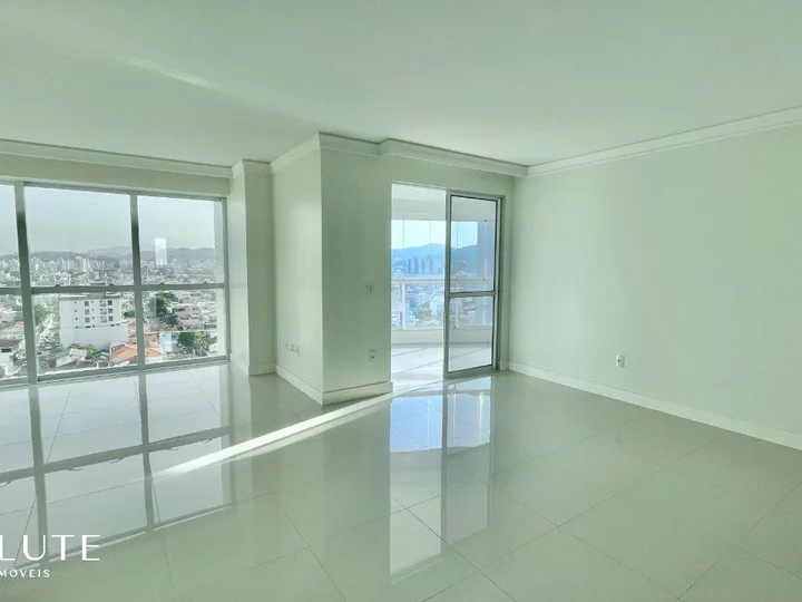 Apartamento à venda com 3 suítes no Centro