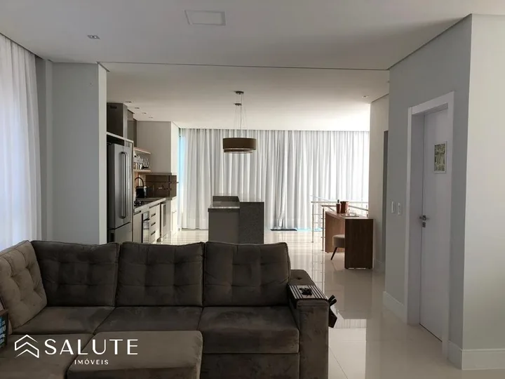 Apartamento à venda com 5 suítes em Meia Praia