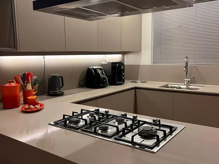 Apartamento à venda com 4 suítes na Barra Sul