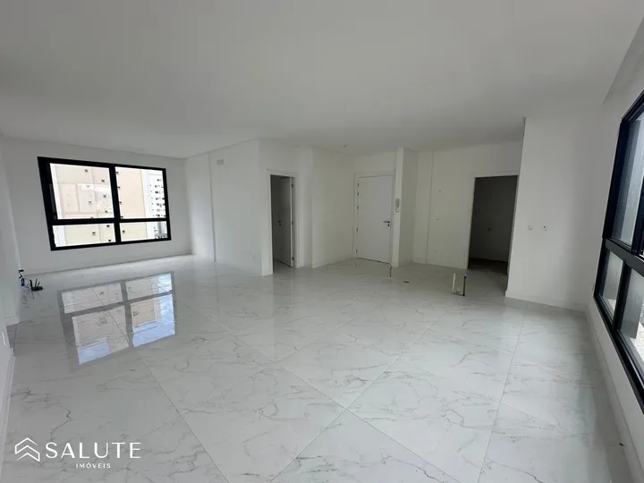 Apartamento à venda 03 Suítes no Centro