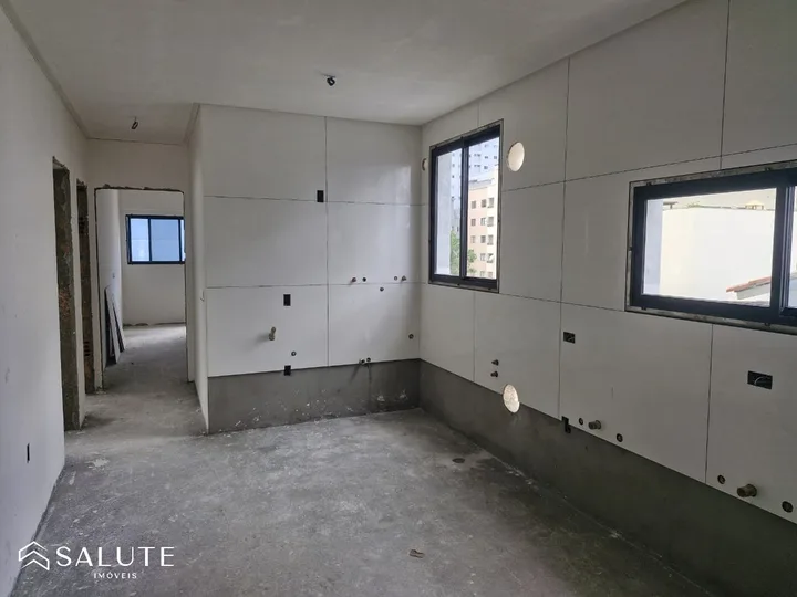 Apartamento à venda com 3 Suítes no Centro.
