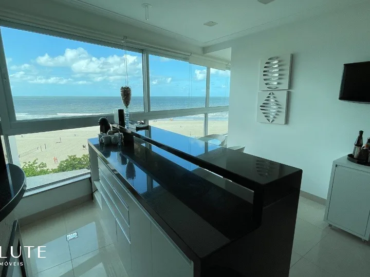Apartamento à venda 4 suítes Frente Mar Barra Sul