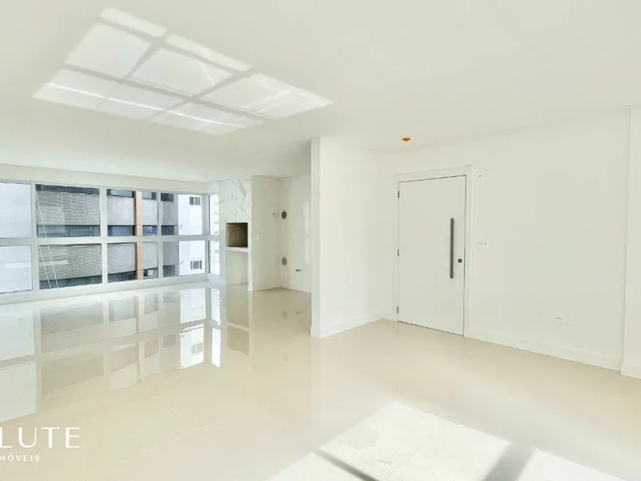 Apartamento com 3 suítes à venda no Centro