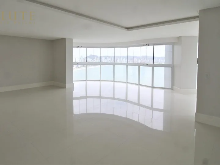 Apartamento à venda com 4 Suítes na Barra Sul