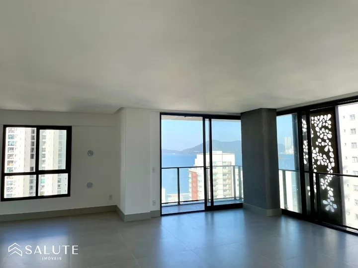Apartamento à venda com 4 suítes no Pioneiros