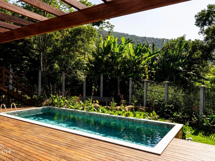 Casa a venda com 3 suítes em Taquaras