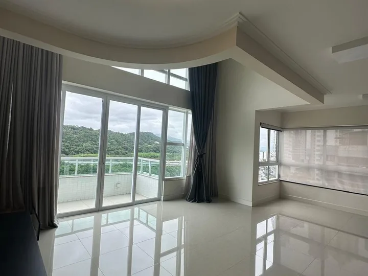 Apartamento à venda com 3 suítes Barra Sul