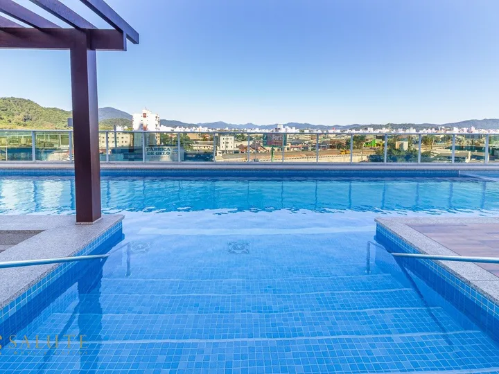 Apartamento à venda com 3 suítes na Barra Sul