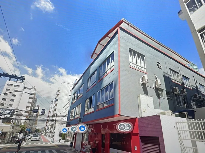 Prédio comercial com locador