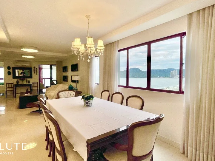 Apartamento à venda 3 suítes frente mar no Centro