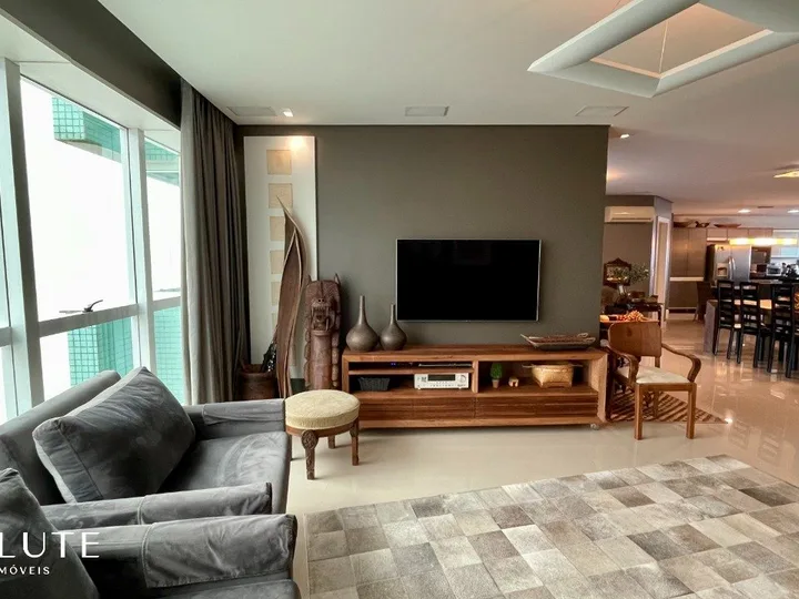 Apartamento a venda com 3 suítes no Centro