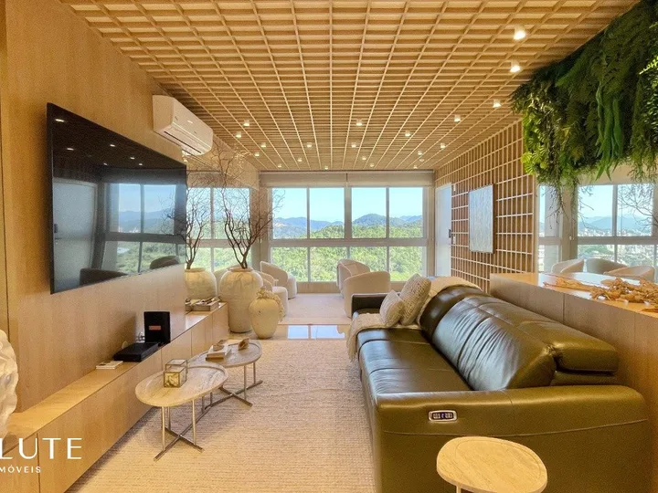 Apartamento à venda com 4 suítes na Barra Sul