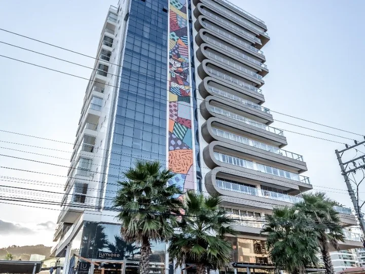 Apartamento a venda com 2 suítes na Praia Brava