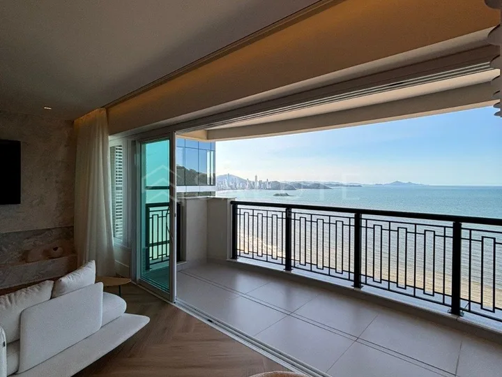 Apartamento à venda 5 suítes na Barra Sul