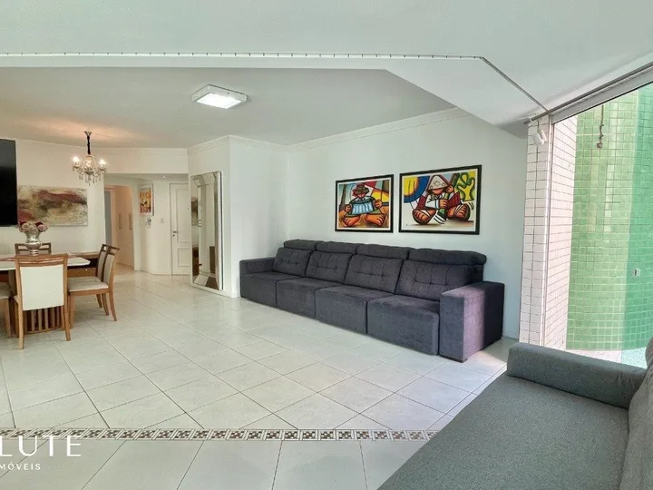 Apartamento diferenciado aluguel anual no Centro.