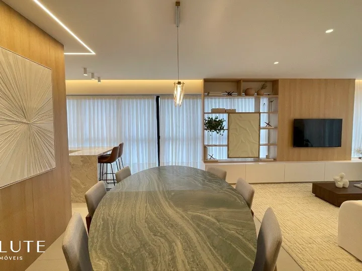 Apartamento alto padrão com 4 dormitórios