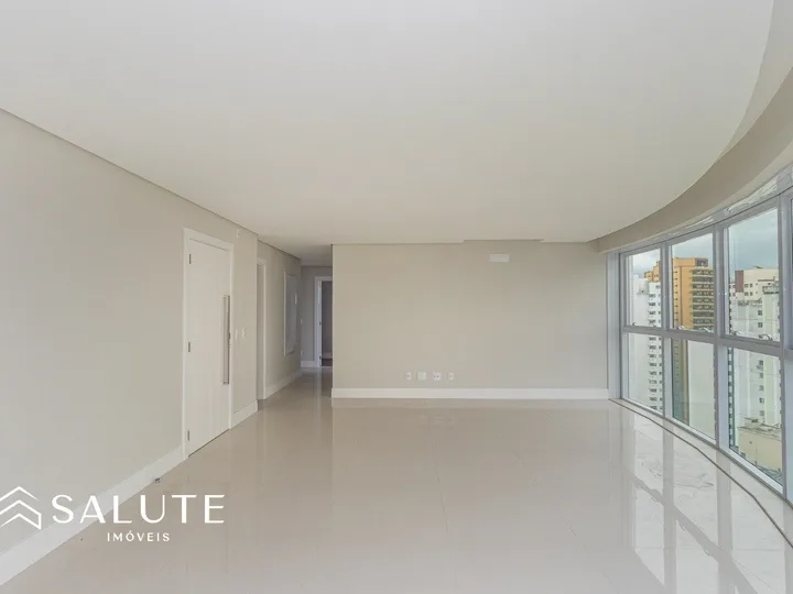 Apartamento 4 dormitórios no coração de Balneário