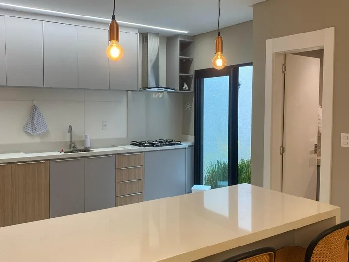 Casa à venda com 3 suítes na Barra Sul