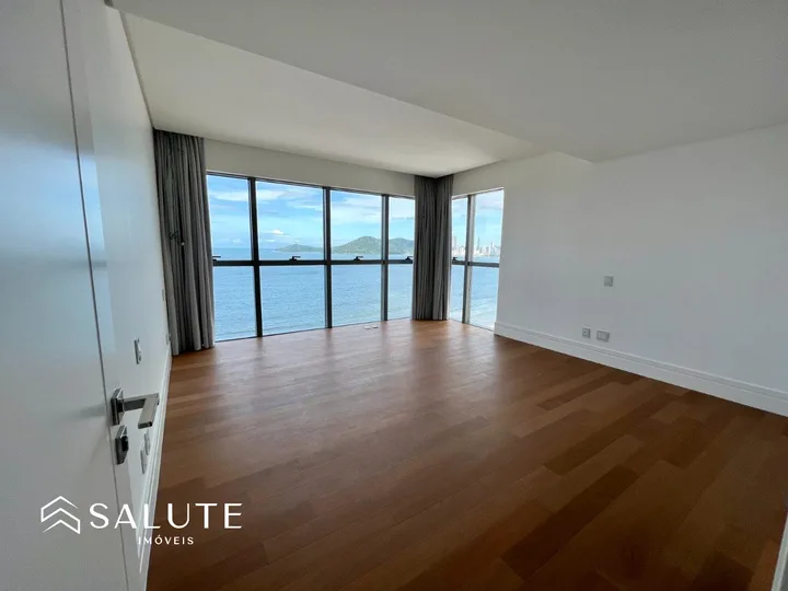 Apartamento a venda com 4 suítes na Barra Norte