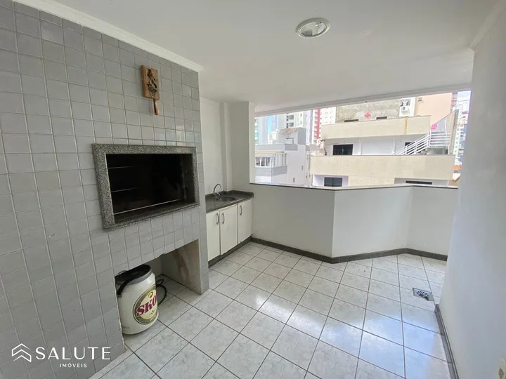 Apartamento á Venda com 2 Dormitórios no centro