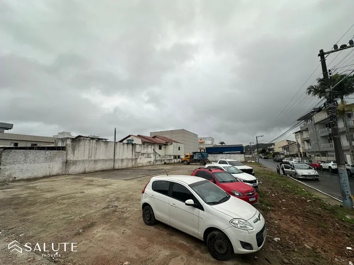 Terreno para aluguel anual no Municípios
