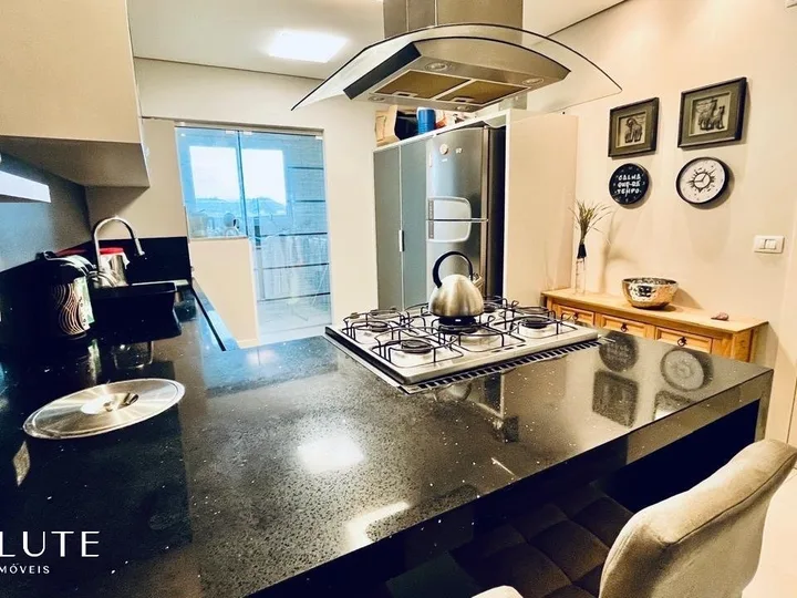Apartamento à venda com 4 suítes na Praia Brava