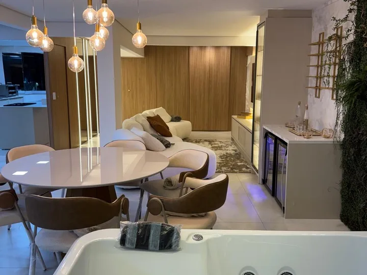 Apartamento à venda 4 suítes no Centro