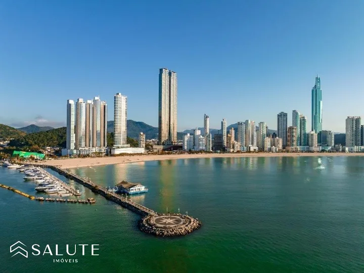 Apartamento á venda com 4 Suítes na Barra Sul