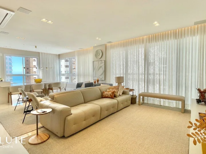 Apartamento à Venda com 3 Suítes no Centro