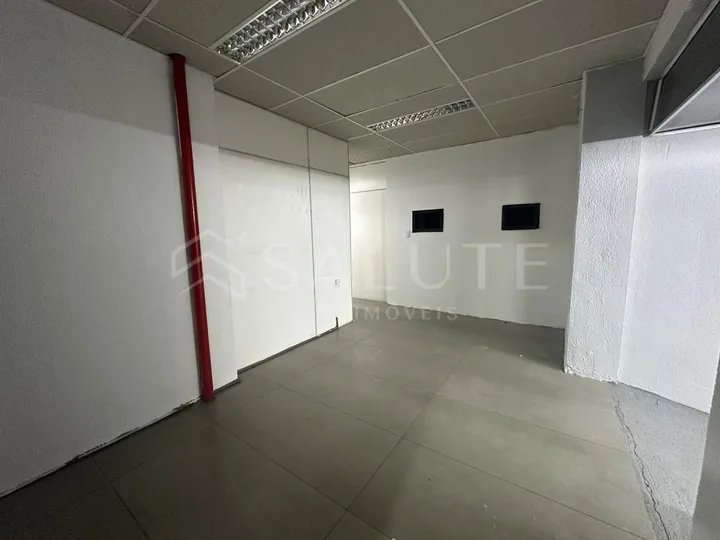 Galpão comercial para locação anual no Municípios