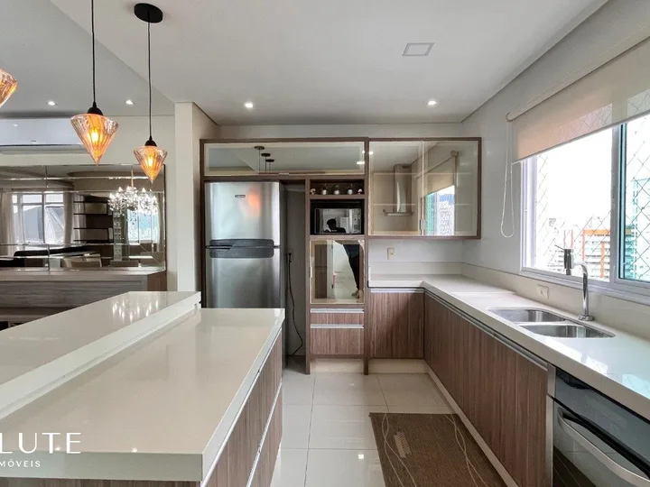 Apartamento à venda com 4 suítes em Itapema