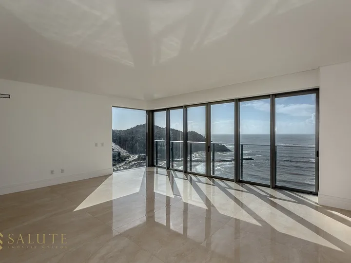Apartamento 5 suítes frente mar
