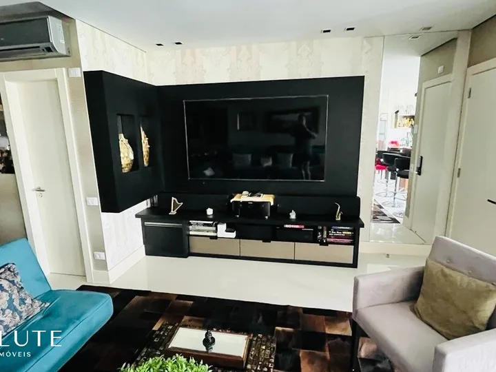 Apartamento à venda com 4 suítes na Praia Brava