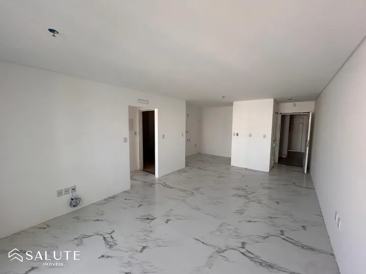 Apartamento à Venda com 2 Suítes no Centro.