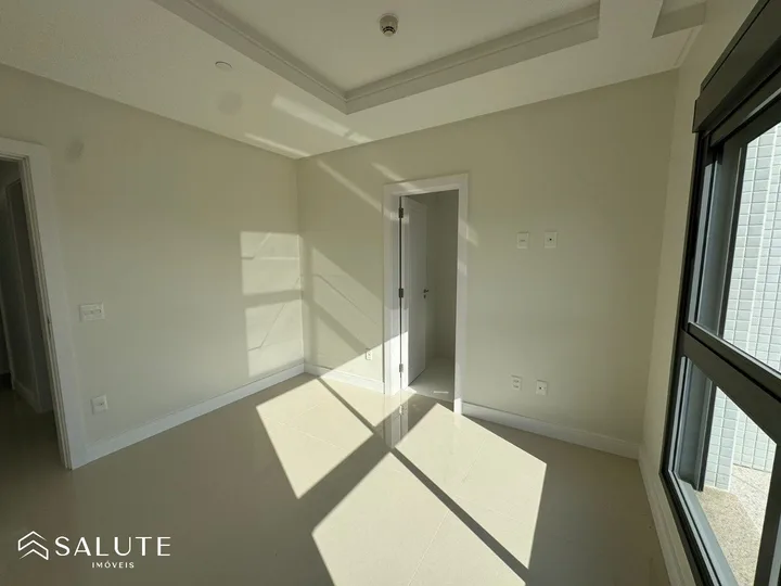 Apartamento 4 suítes na quadra mar