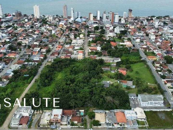 Área à venda no Centro de Balneário Piçarras