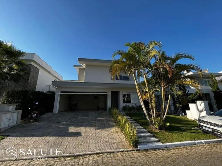 Casa para alugar com 4 suítes na Praia Brava