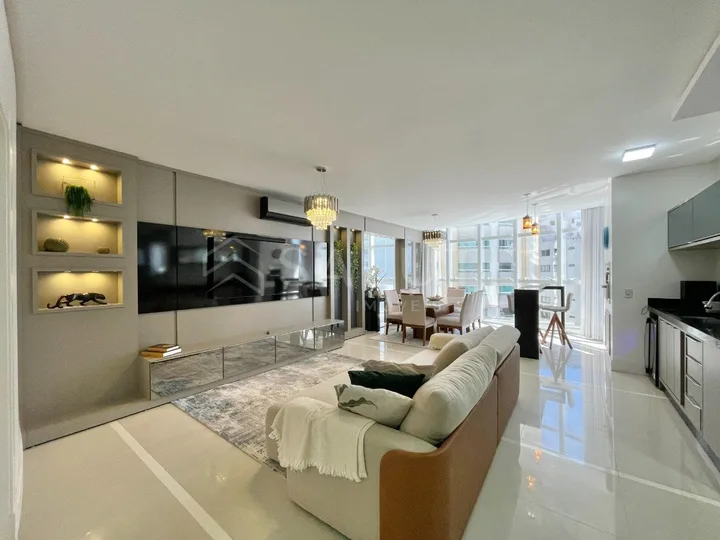 Apartamento locação anual 3 suítes na Barra Sul